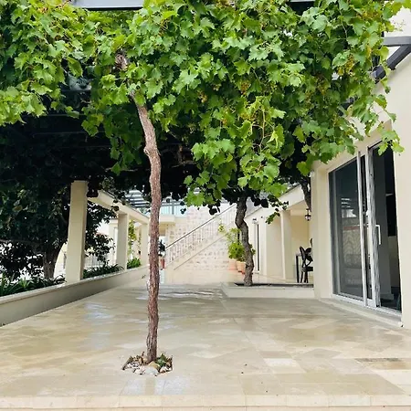 Villa Portico *
