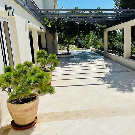 Villa Portico *